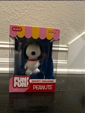 Super7 Peanuts Fun!
Fun! Wave 02
Snoopy Walking Figure